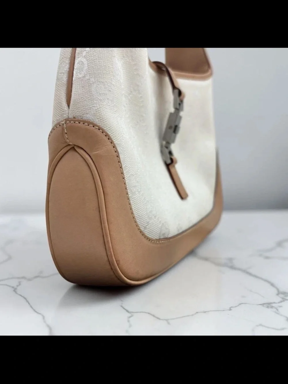 Gucci elegant cream